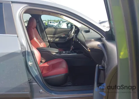 2022 Mazda Cx-30 Carbon Edition z USA, uszkodzony, nr VIN 3MVDMBCL8NM424102